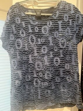 Size M Navy Textured Short Sleeve Top